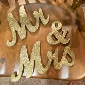 Mr & Mrs gold sign